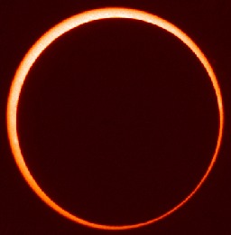 Éclipse annulaire, domaine public (merci à la NASA)